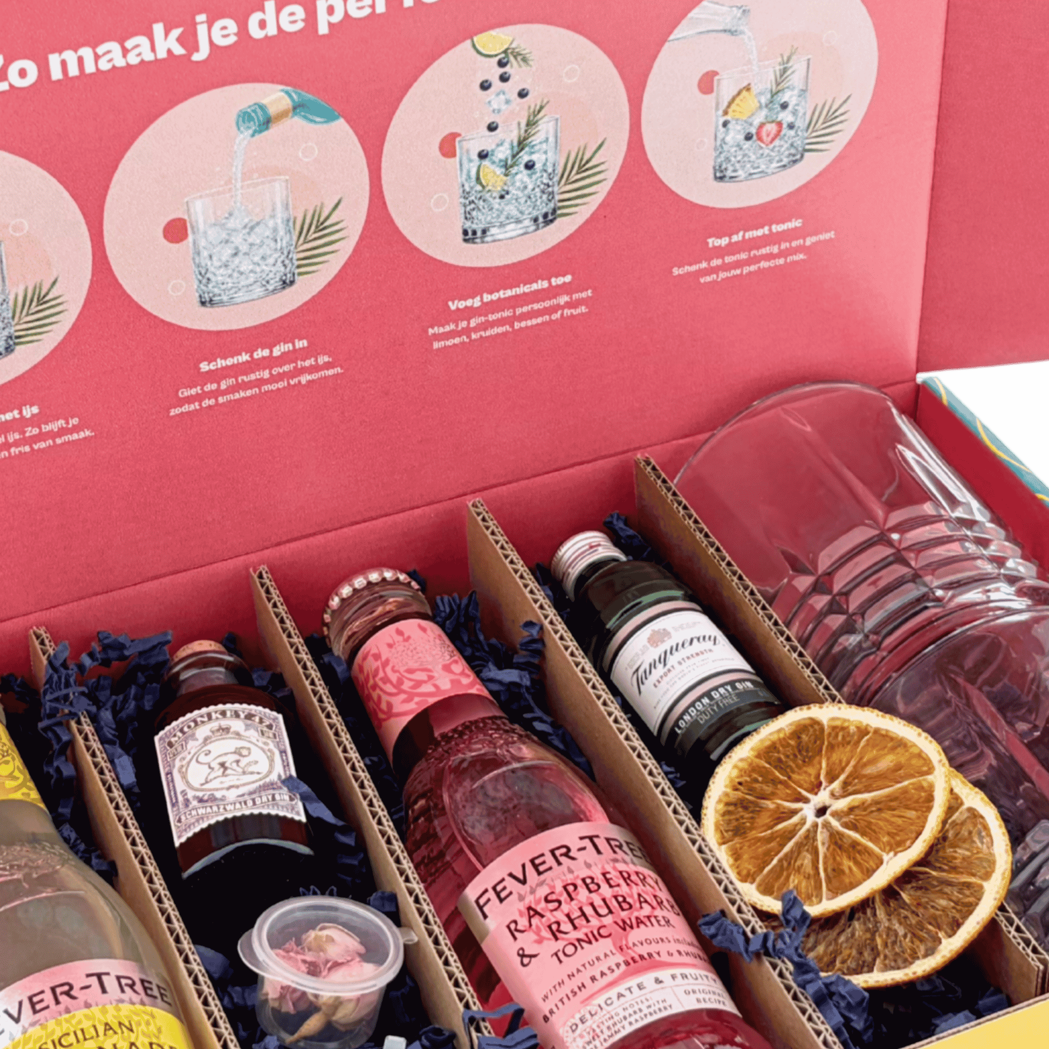 Monkey 47 Tanqueray Minis Gin-Tonic Giftbox open